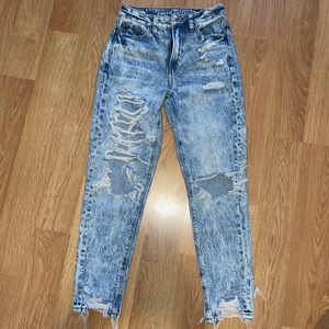 Women’s size 000 AE Mom Jeans